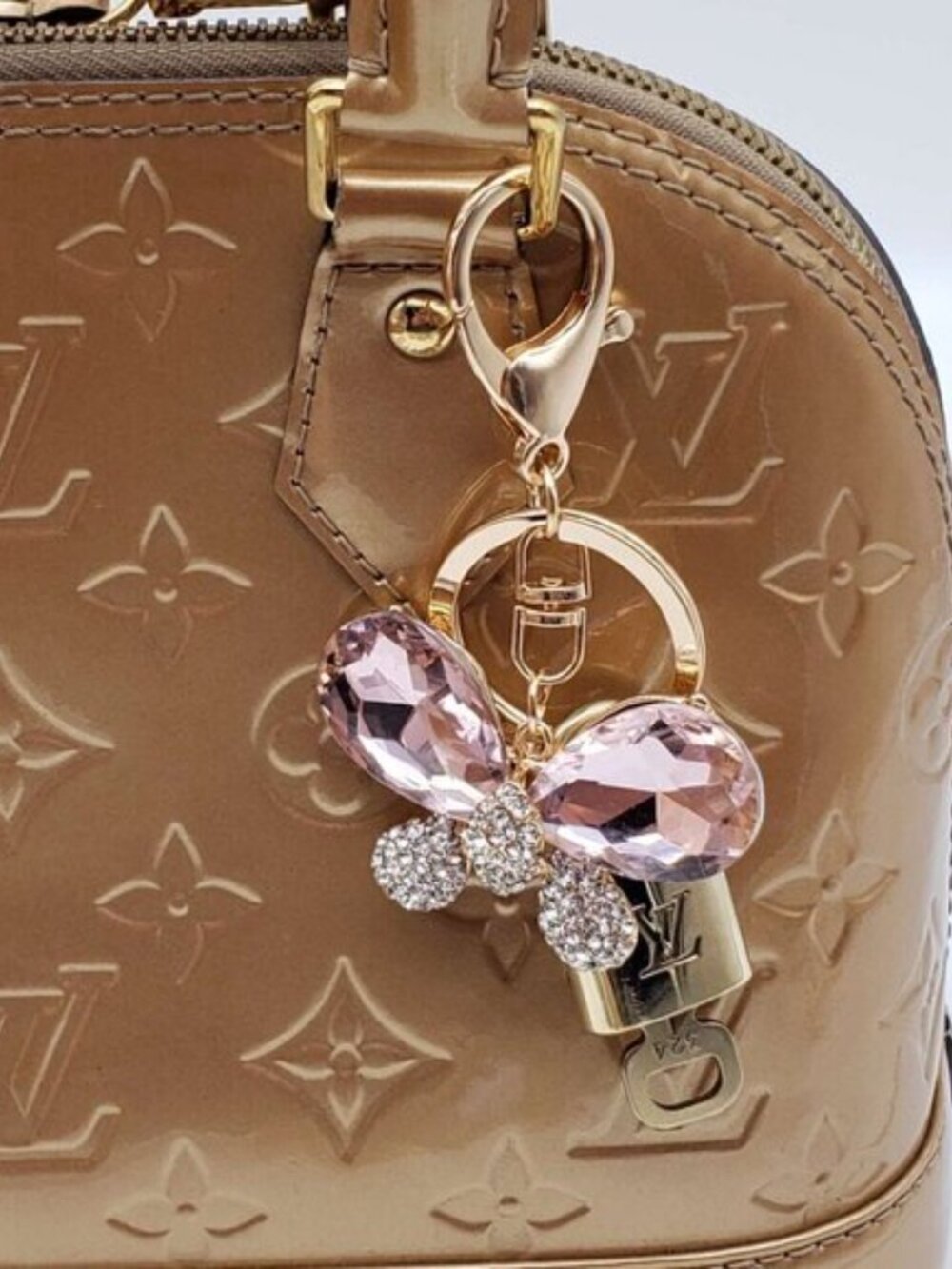 LV Gold Padlock Authentic 🔑 Luxury Bag Charm w/ Unbranded Butterfly Keychain - Picture 6 of 6